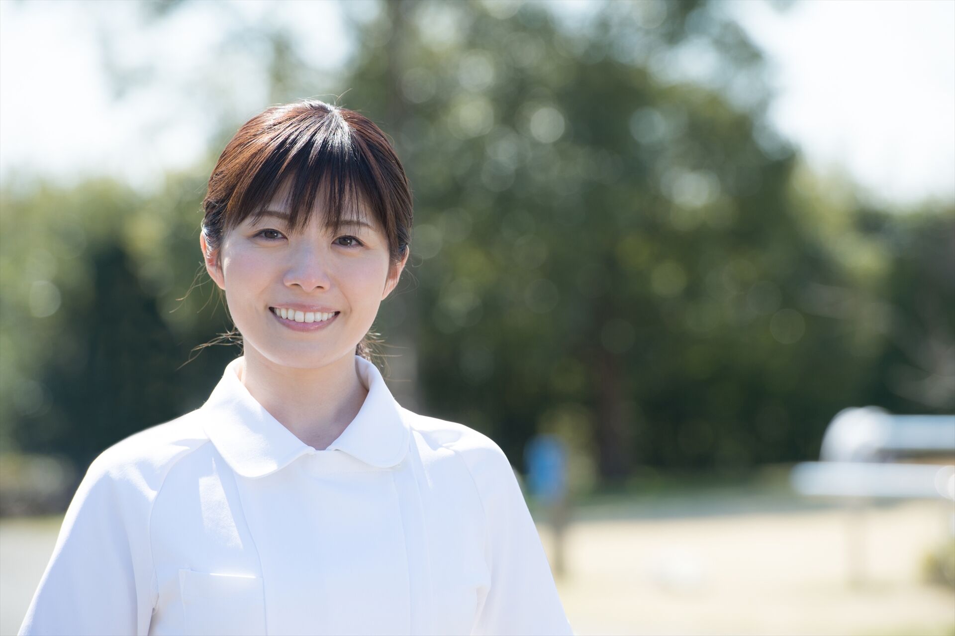 笑顔の女性スタッフ